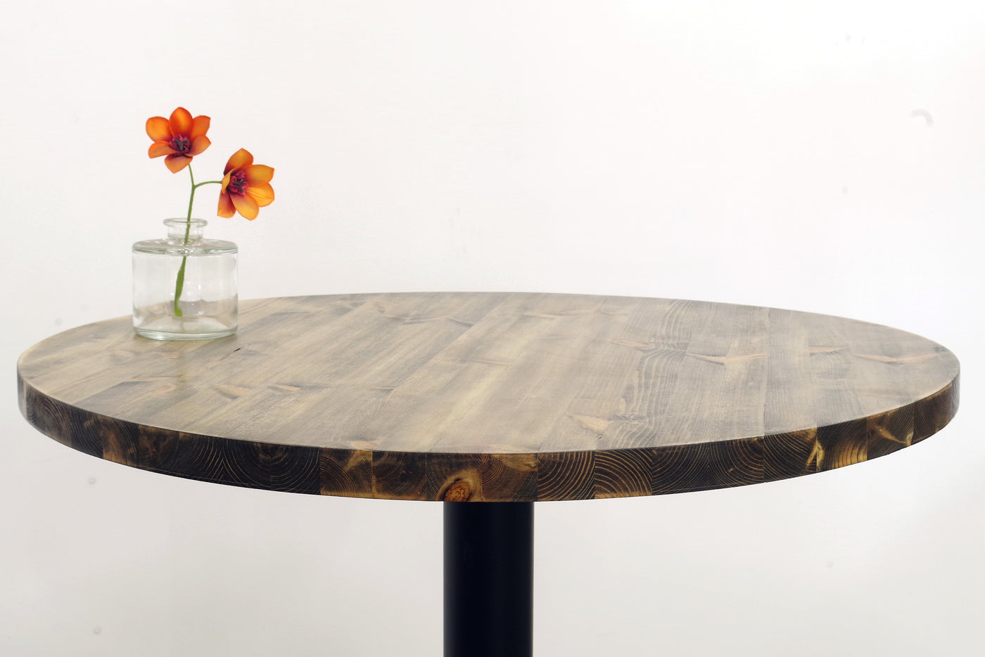 Round Table Nº 0 - Poseur Table